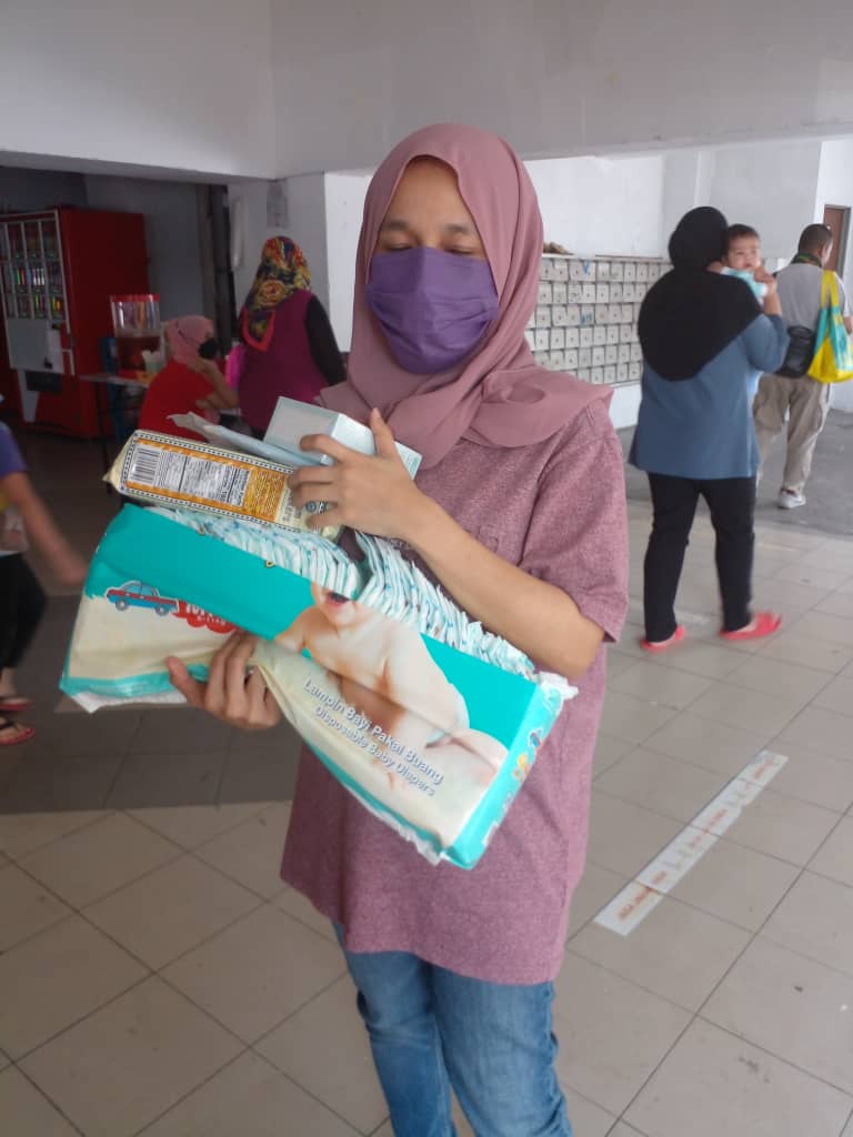 FreeMakan and Uplift Bring Aid and Relief to Families in PPR Shah Alam